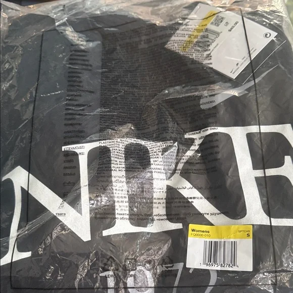 Nike Oversize Women's Black Tee with White Logo - Picture 2 of 5